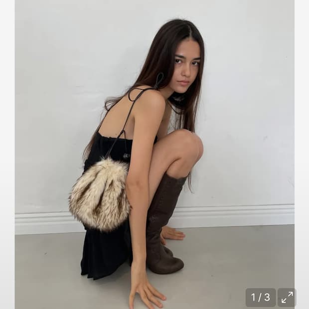 콜로신스 브러쉬 우드벨 백 애쉬그레이