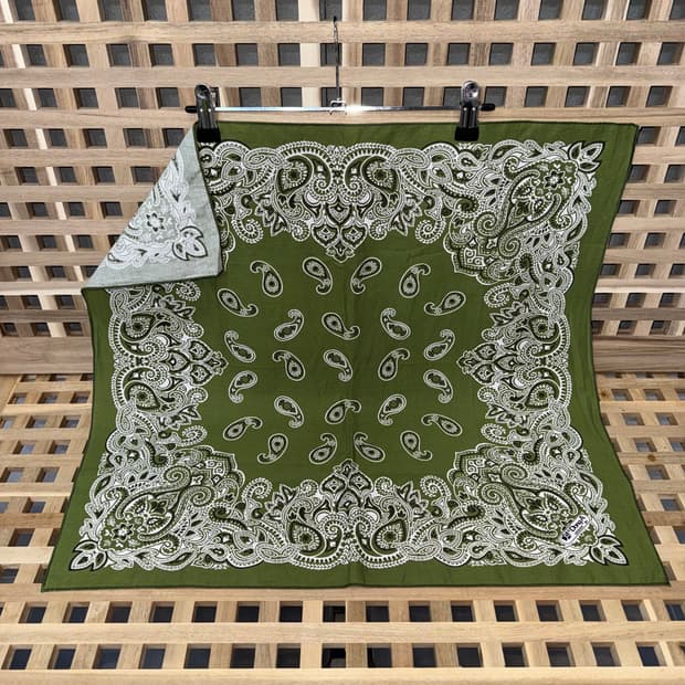 빈티지 페이즐리 반다나  