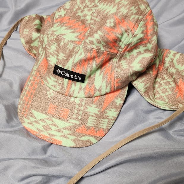 Columbia 패턴 이어플랩 캡