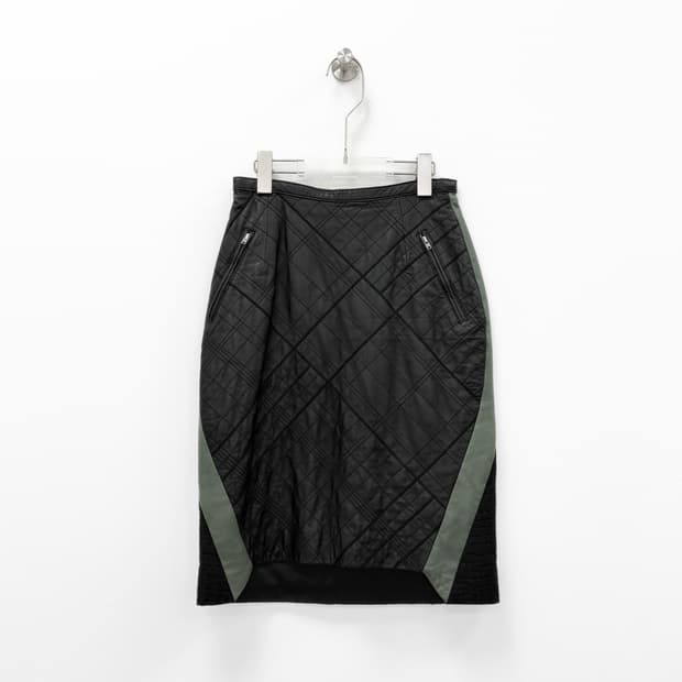 프린 라인 퀼팅 레더 패널 스커트