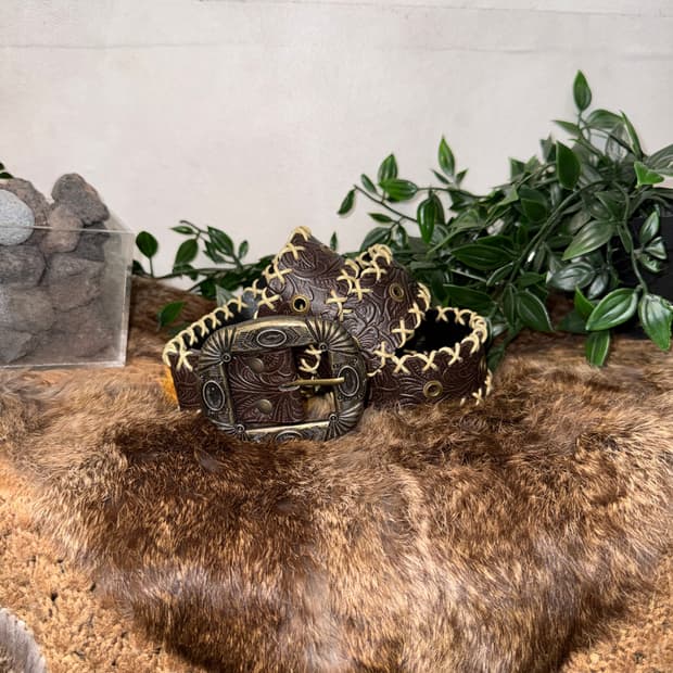 Brown oriental embossing stitch belt