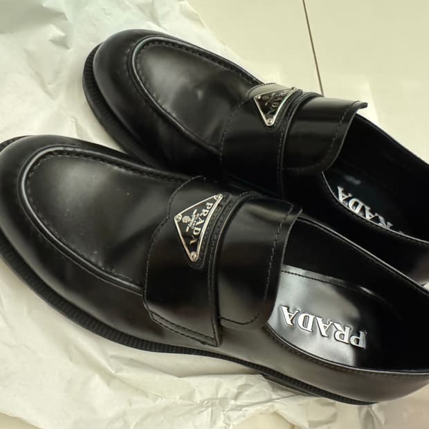 프라다 카프스킨 로퍼 us8 260