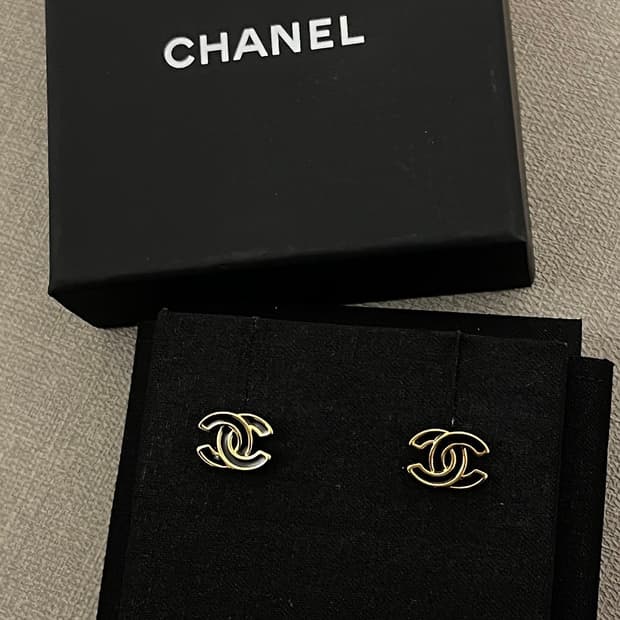 샤넬 정품 빈티지 업사이클링 블랙 메탈 귀걸이
