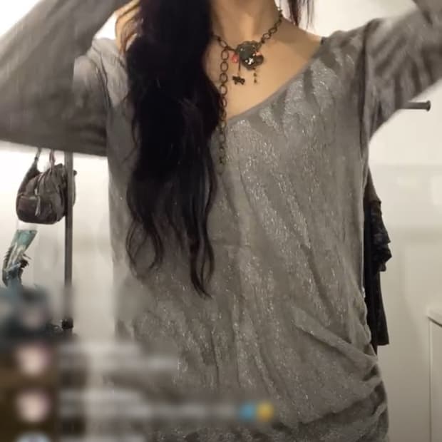 파우닝 지브라 브이넥 갸루 니트