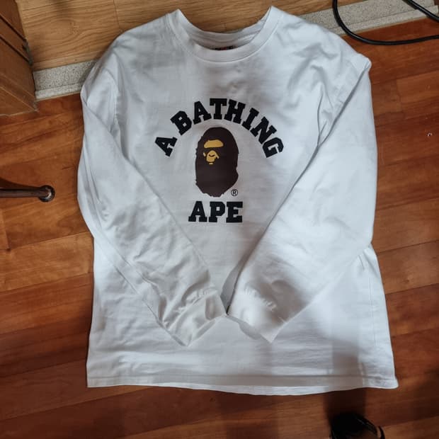 베이프 화이트 롱슬리브 