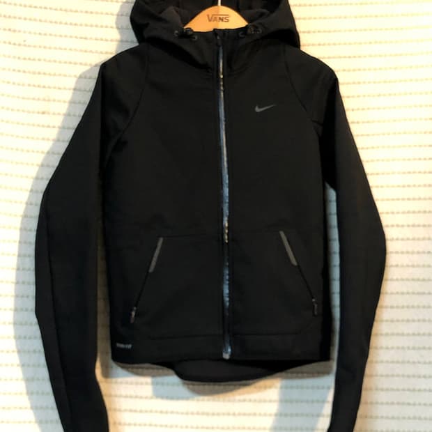 여성용 나이키 스톰핏 소프트쉘 러닝 후드 자켓 XS