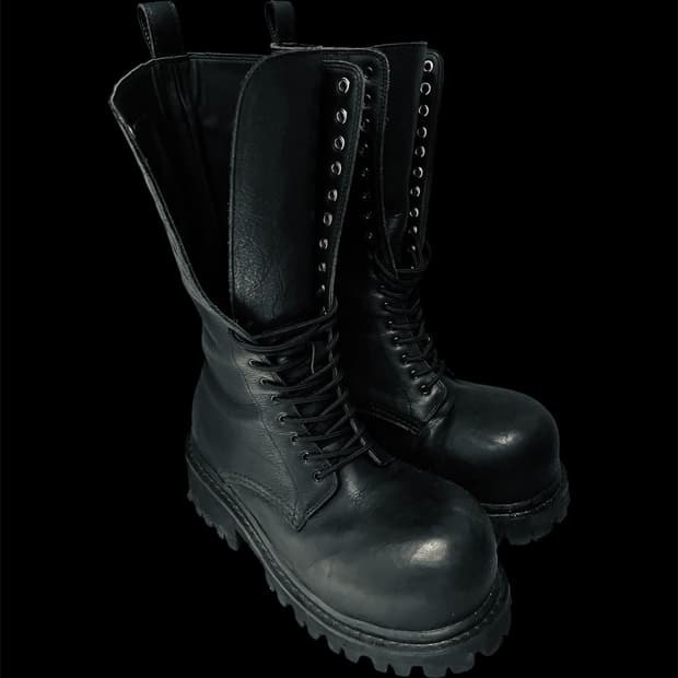 발렌시아가 스톰퍼 런웨이 [43]