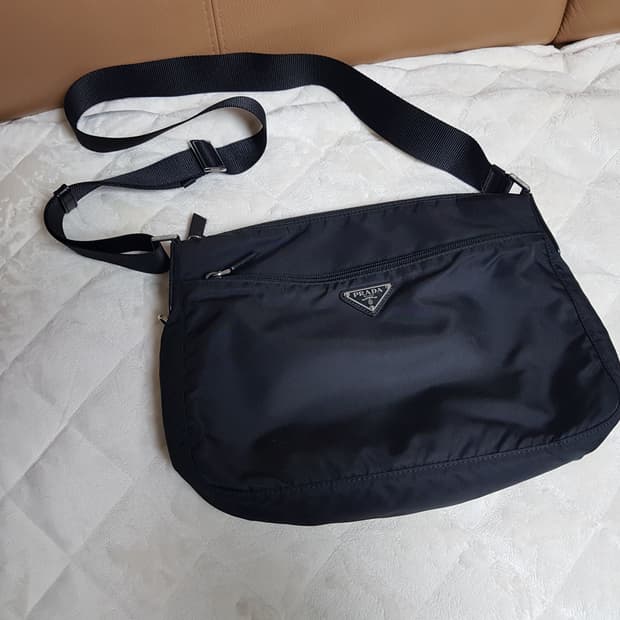 프라다 삼각로고 나일론 숄더백 크로스백 블랙 1bc421