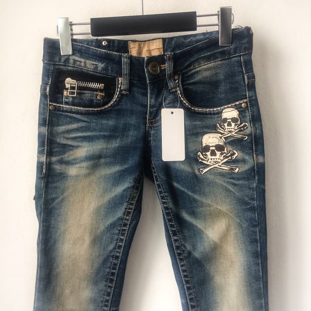 Skull patch point denim pants