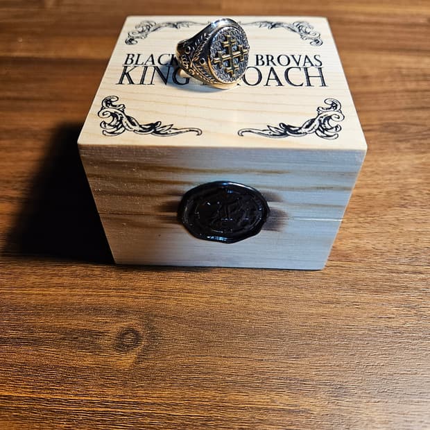 킹크로치 크루세이더 반지 18호 판매합니다.