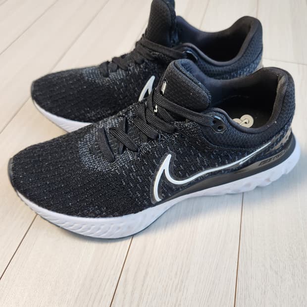 새상품급)나이키 운동화 리액트 인피니티 런 플라이니트3 DH5392-00