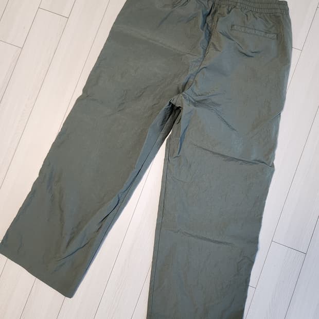 새상품급)무신사 스탠다드 나이론 와이드 스트링 팬츠 라이트카키 사이즈34