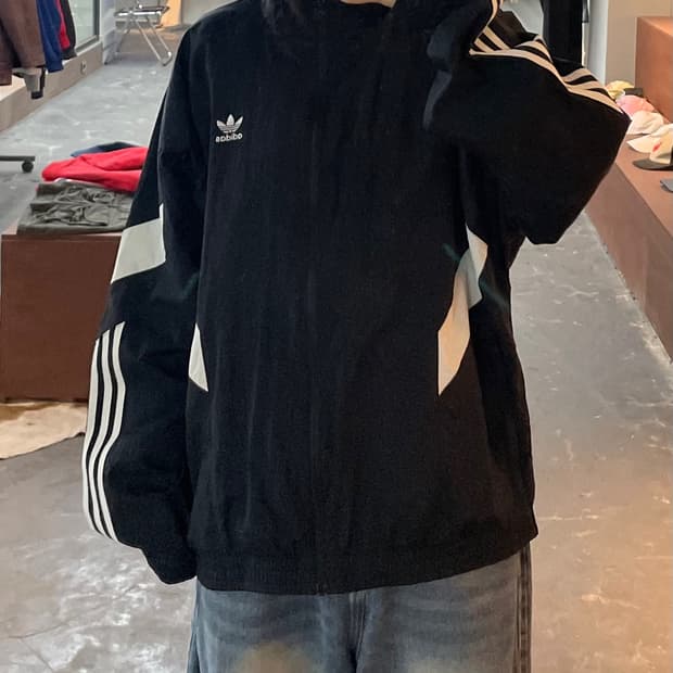 아디다스 리카이브 트랙 바람막이 H2331