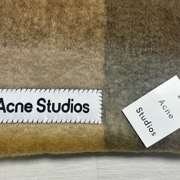 아크네스튜디오 모헤어 체크 머플러