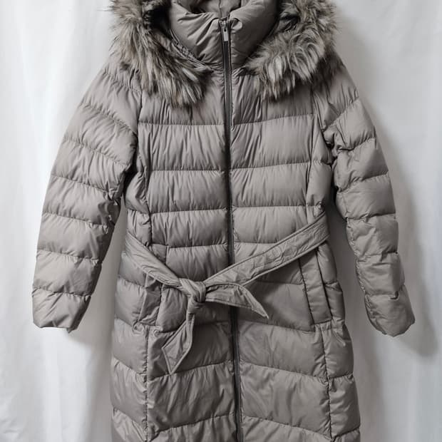 유니클로 심리스 경량 다운 롱 패딩