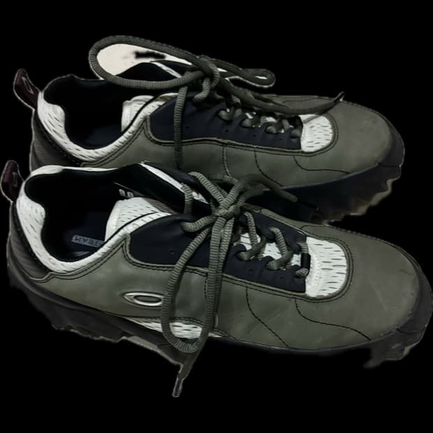 오클리 팩토리 팀 x 브레인 데드 찹 쏘우 올리브 270