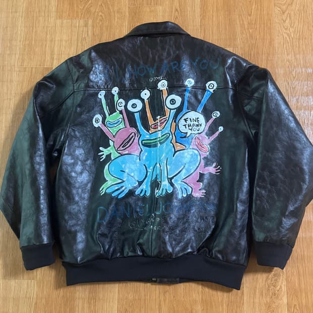 디스이즈네버댓 x 다니엘 존스턴 프로그 레더 플라이트 자켓 다크 브라운