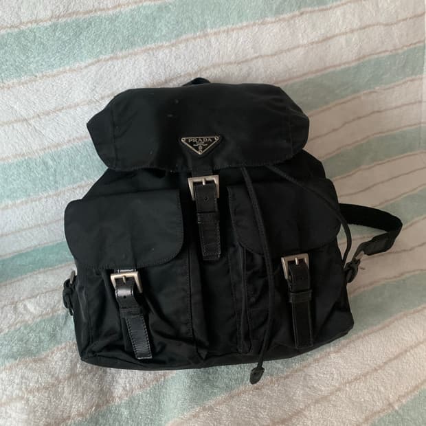 프라다 백팩 미듐