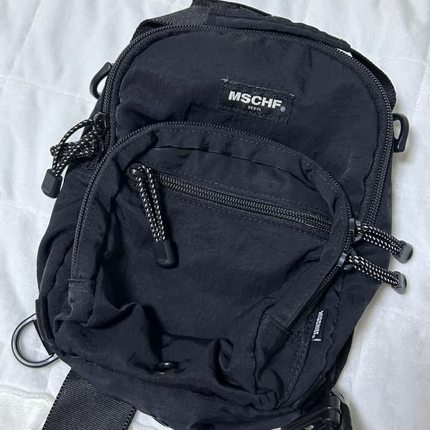 미스치프 슬링백