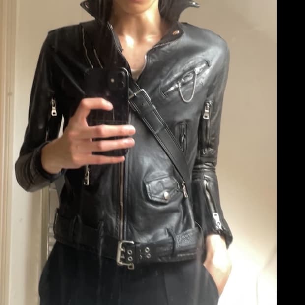 데카르넹 발망 가죽자켓 업로드 예정