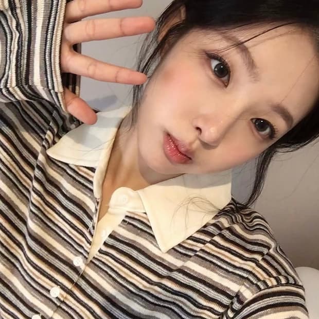 남서연착용)yue project 유프로젝트 픽시 카라 니트 티