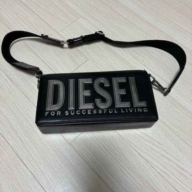 디젤 비스코토 로고 레터링 폴드 오버 토트백 블랙