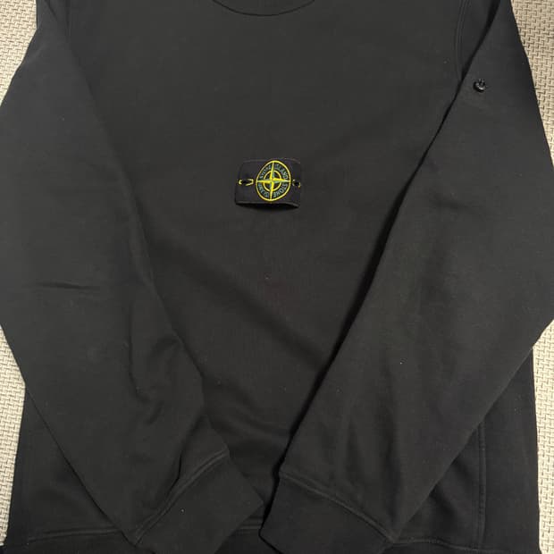 25fw 최신형 스톤아일랜드 맨투맨 블랙 L