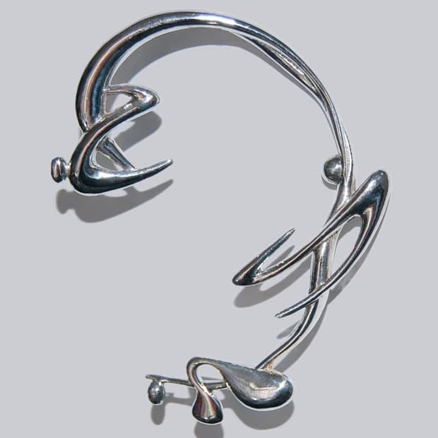 HANNAH JEWETT - Thorn Ear Cuff