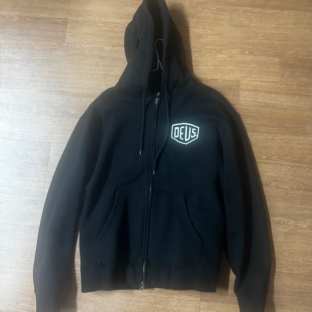 데우스 엑스 마키나 서울 컬리지 후드 집업 블랙