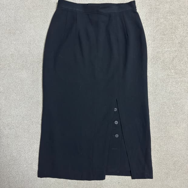 블랙 버튼 슬릿 스커트