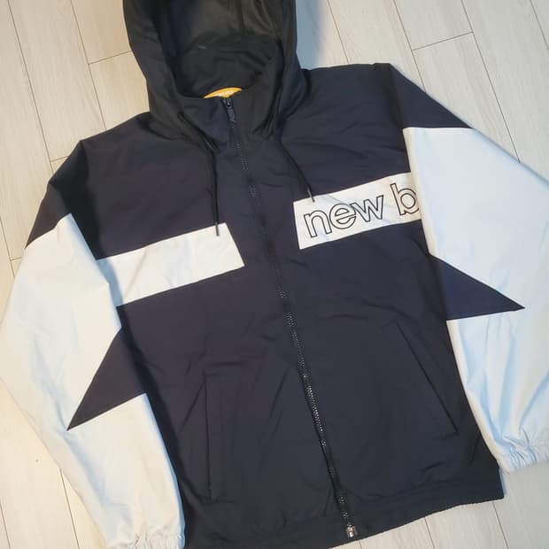 새상품급)뉴발란스 컬러블록 웜업 자켓 사이즈95(m)

스포츠웨어/아우터