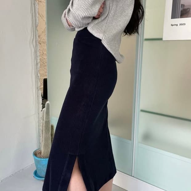 베이스레인즈 네이비 스커트