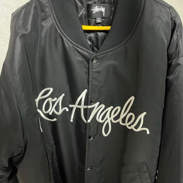 스투시 LA 챕터 사틴 바시티 자켓 블랙