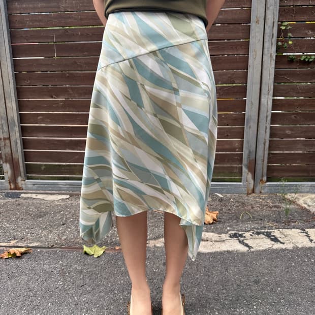 Geometric pattern diagonal line skirt