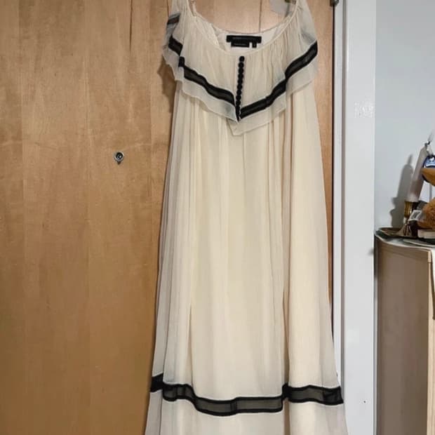 BCBG Maxazria 빈티지 실크 러플 드레스