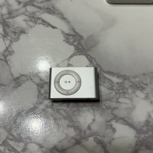 애플 아이팟 셔플 실버2 + 충전케이블