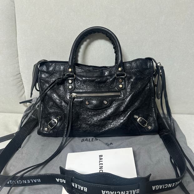 [A 정품] 발렌시아가 시티 모터백 스몰 로고스트랩-2번