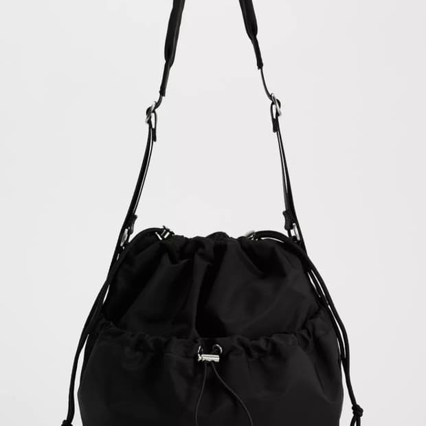 자라 나일론버킷백