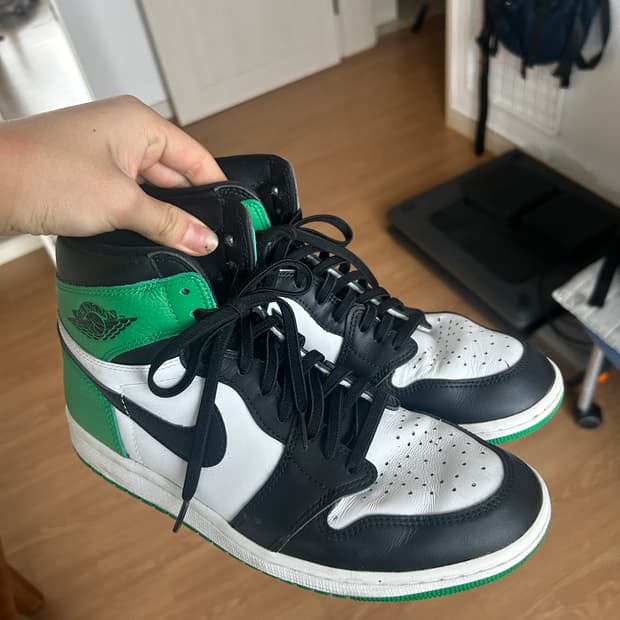 조던 1 레트로 하이 OG 블랙 앤 럭키그린 275 