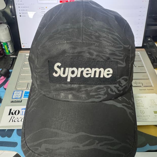 슈프림 타이거 카모 리플렉티브 캠프캡