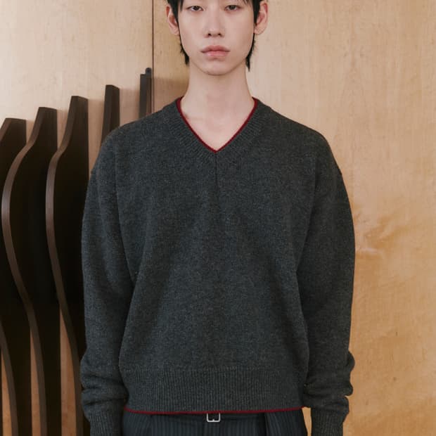 웨이비니스 브이넥 차콜레드 2
