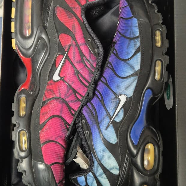 NIKE