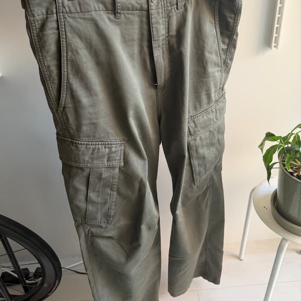 포터리 카고 팬츠 카키 판매합니다
