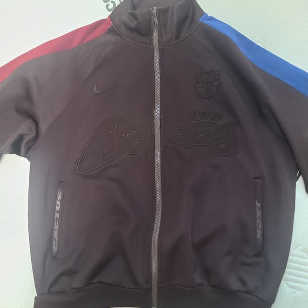 트래비스 스캇 x 바르샤 레트로 자켓 팝니다