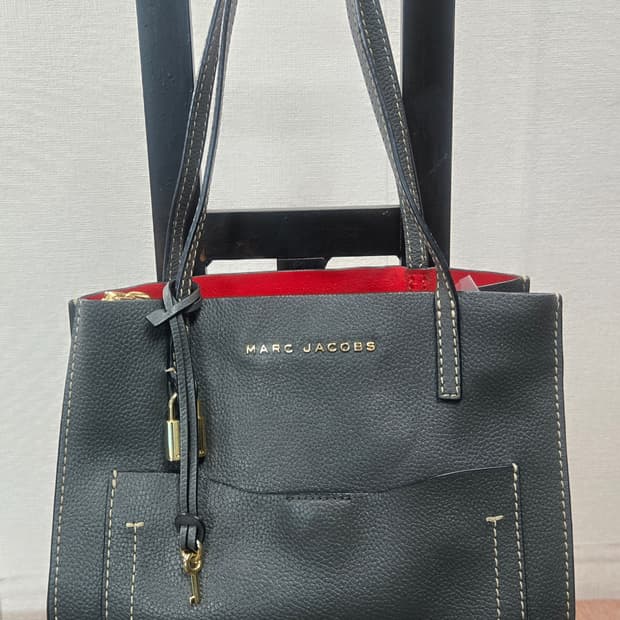 마크제이콥스 블랙 레더 토트백 + 자물쇠 키링