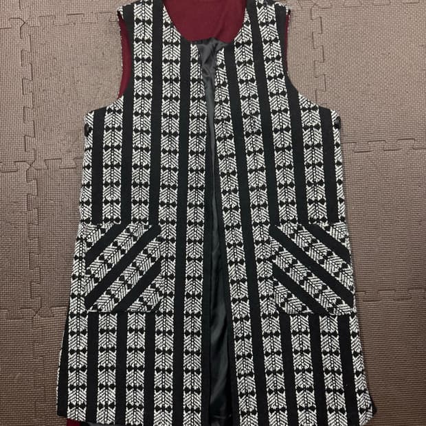 새제품 트위드 언발 베스트