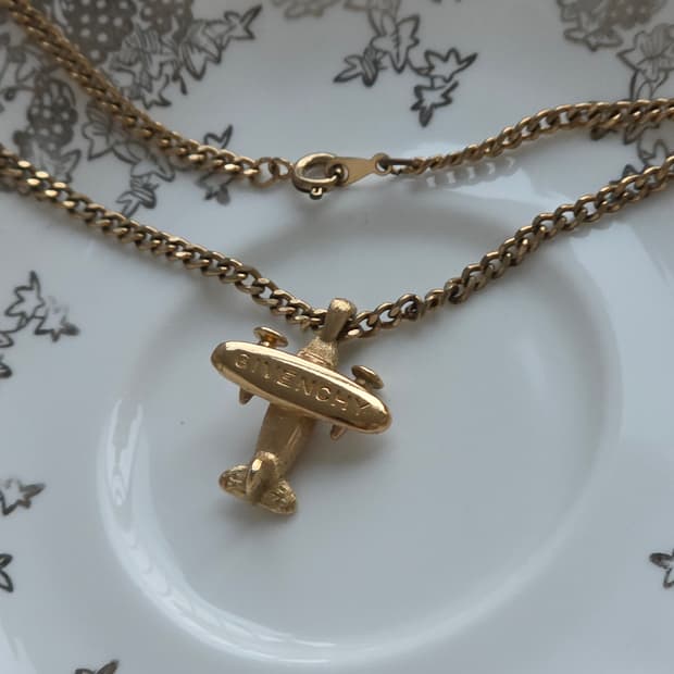 지방시 금장 Givenchy 로고 비행기 목걸이