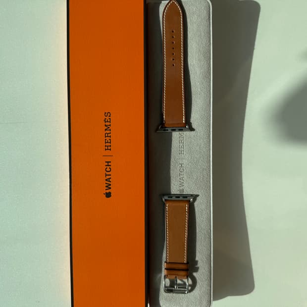 애플워치 에르메스 정품 싱글투어 가죽 스트랩 판매해요.