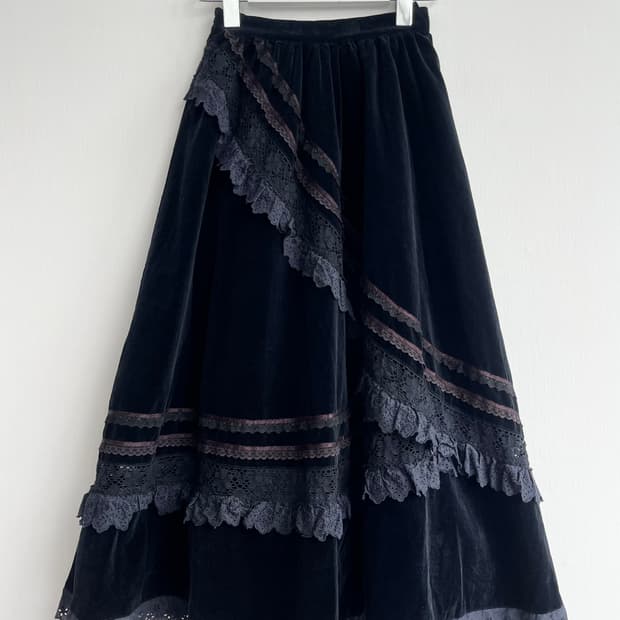 벨벳 언발 레이스 스커트