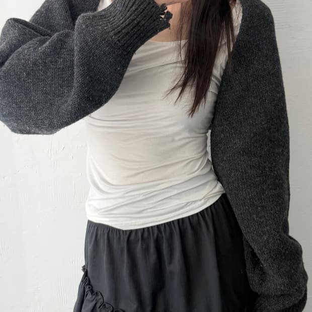 The Open Products 더오픈프로덕트 데미지드 볼레로 차콜 컬러